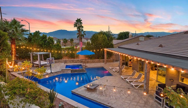 Bel Air: Private Pool/Spa w/Putting Green & EV Charging! BBQ!