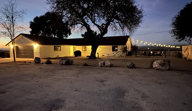 Bella Vista Farmhouse - Wine Country Views - Fire Pit - Starry Nights
