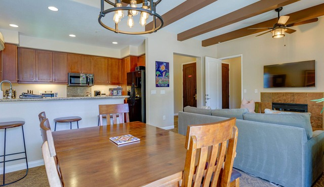 Best Location, Quiet Single Level Villa near Clubhouse, Main pool and Lap pool