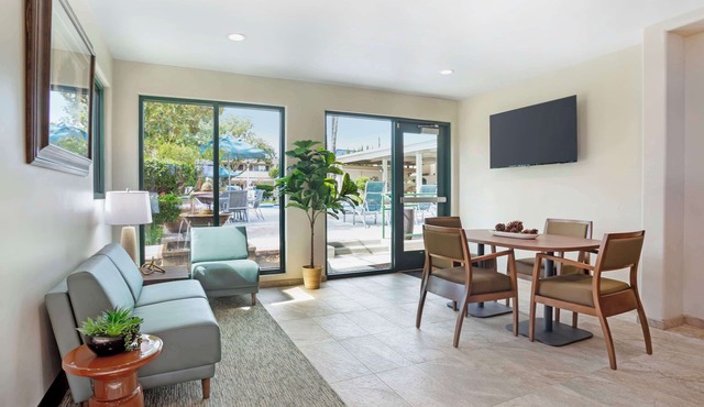 Best Western Plus Black Oak