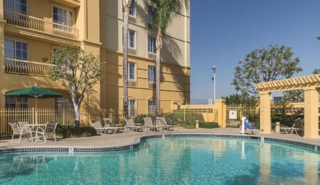 Better Choice For Your Vacation! 3 Family-friendly Units. Pool Access to Enjoy!