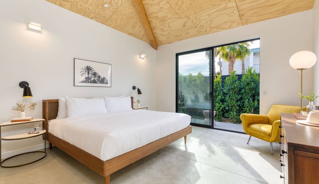 Blackhaus B6 by AvantStay | Modern Room + Pool