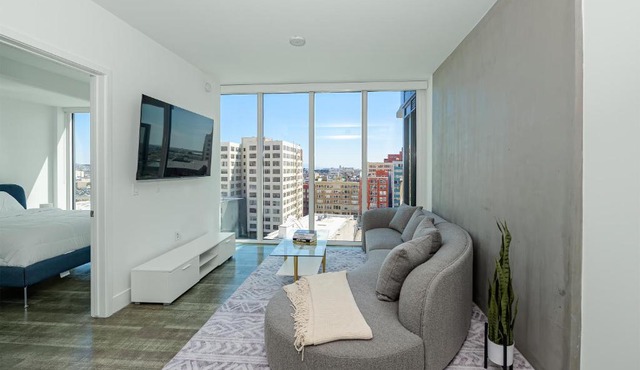 BluePalm Downtown High Floor