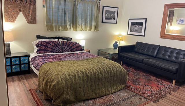Bohemian Tract House- studio in peaceful Ventura perfect for your getaway