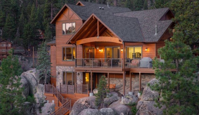 Boulder Cove։ Lakefront Estate