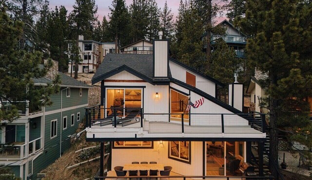 Boulder Landing|Lakefront, Private Dock & Hot Tub! in Big Bear Lake