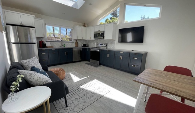 Brand New 1B1R Guest House in Campbell