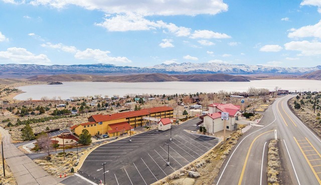 Brand-new 4-bed, 2-bath suite with stunning lake views.