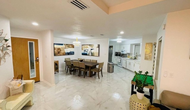 Brand new House Charming 3-bedroom house with AC and WiFi in North Laredo in Laredo
