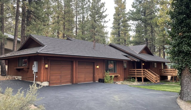 Brand New Luxury Mt. Rose Mountain Home Close To Lake Tahoe w/Hot Tub & Sauna