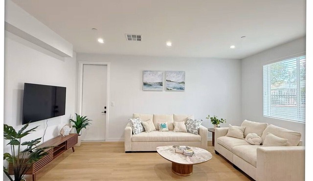 Brand New Upscale New Living