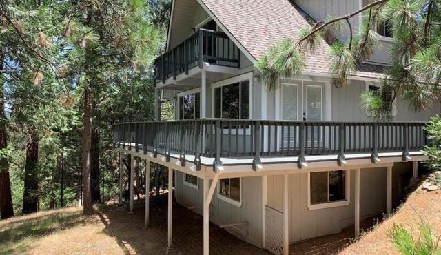 Breckenridge Chalet near Yosemite. Dog friendly!