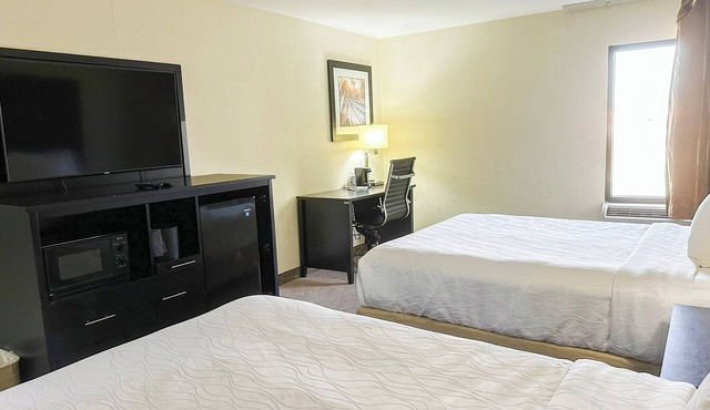 Bright Double Queen Stay | 2 Rooms | Family-Friendly Room Near Dining & Parks in Rome
