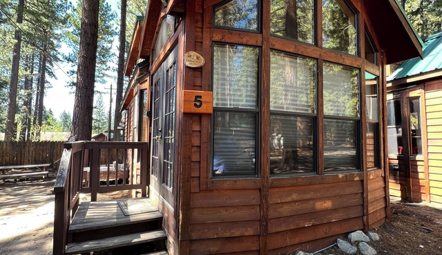 Cabin w/Loft in South Lake Tahoe - 15 Mins from Skiing, Stateline & Emerald Bay