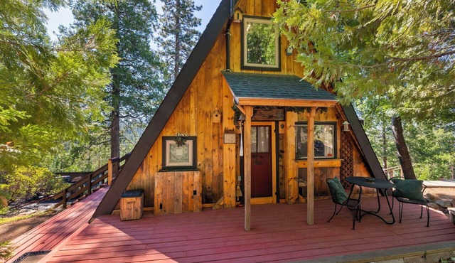 Cabin with Digital Minimalism for true get-away to Sierra outdoors.