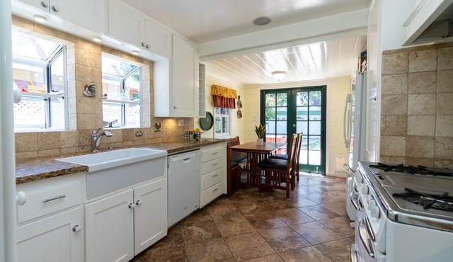 Cal Vintage Beach Home ☀️- In the ❤️ of Long Beach-King Suite-Disneyland/LA