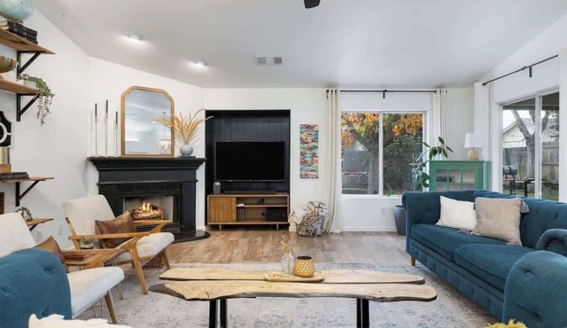 California Dream |4bd Family home, Fireplace, Pool