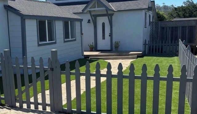 Cambria Cute Cottage with Private Deck