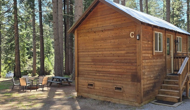 Camping Cabin C Near Lassen NP With Shared Bathrooms/Showers