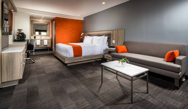 Canoga Hotel