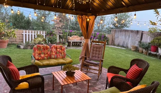Casa de la Loma - a Cozy & Colorful Retreat - Save 11%!