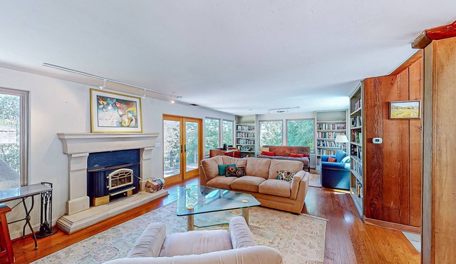 Casa Pinostella: Private Woodland Home - Located in Heart of Wine Country