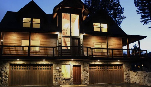 Castle Cabin - Custom Vacation Home
