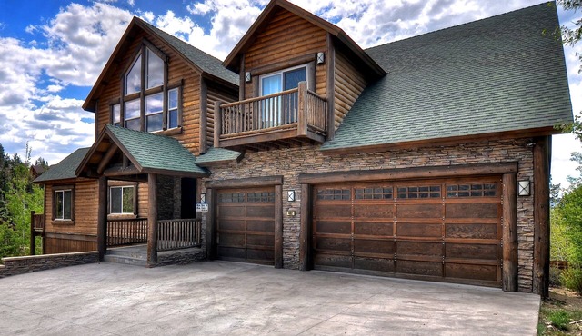 Castle Glen Dream Estate! Spa, movie theater, lake and mountain views!