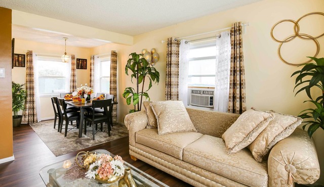 Centrally Located Compton Retreat: Patio & Grills in Compton