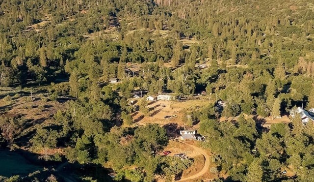 CG10 Campsite/Shower Kings Canyon & Sequoia NP