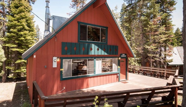 Chambers cabin w/ full access to pool, beach tennis, dog OK! Sleeps 11