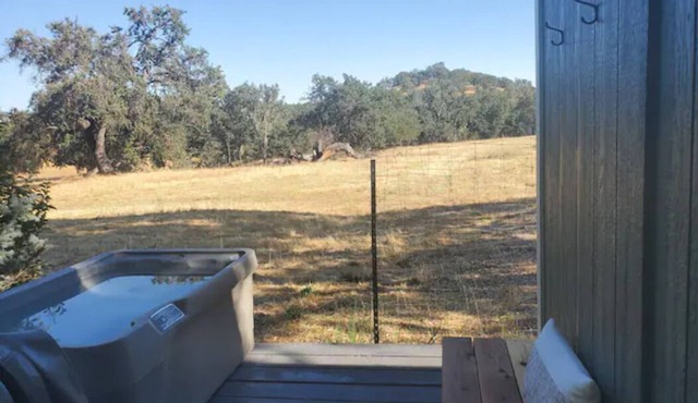 Charming 1-bedroom cottage in the country yet minutes to the 101 and downtown.