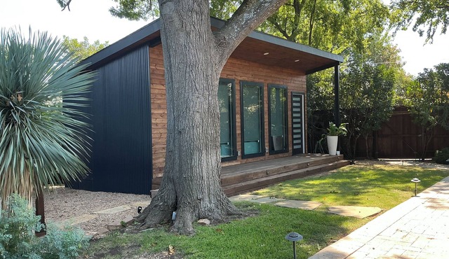 Charming 1-bedroom cabin in adorable Dallas - Preston Hollow-with AC in Dallas