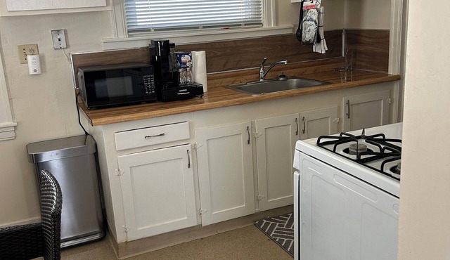 Charming 1-bedroom cottage in Oakland with WiFi, AC
