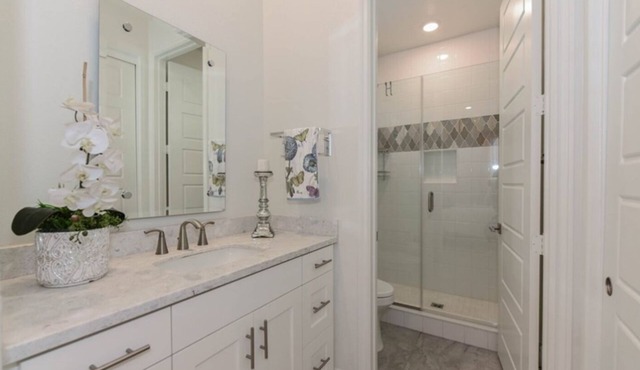 Charming 1-bedroom house in lovely Irvine with WiFi, AC