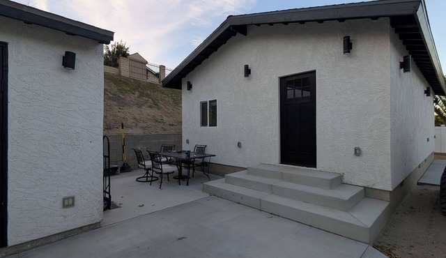 Charming 1-bedroom house in Santa Clarita
