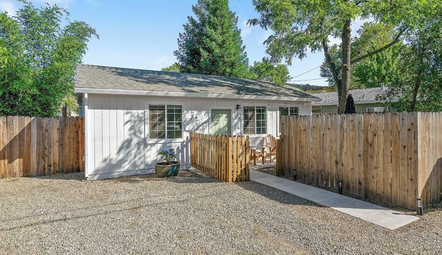 Charming 2 bedroom Lake Natoma Retreat