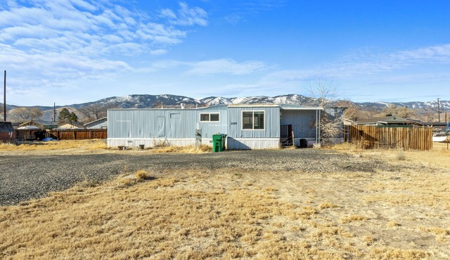 Charming 2-bedroom mobile home with WiFi, AC in delightful Carson City