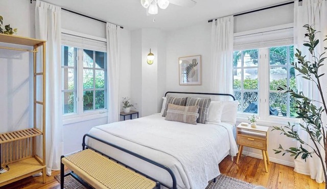 Charming 229-sq-ft studio near Stearns Wharf & 1 block to famed East Beach