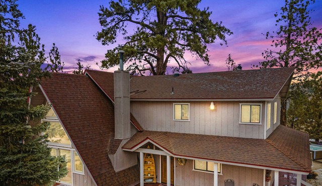 Charming 3 Bd Family CABIN with Hot Tub & Boat-Bar