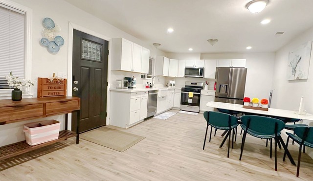 Charming 3-bedroom apartment in Woodlake with WiFi and AC, 25 minutes to Sequoia