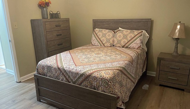 Charming 3-bedroom house with WiFi, AC in welcoming Conyers in Conyers
