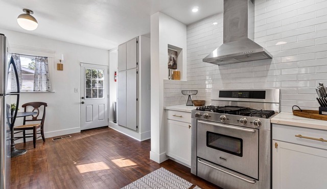 Charming 3-bedroom house with WiFi, AC in fantastic Fresno