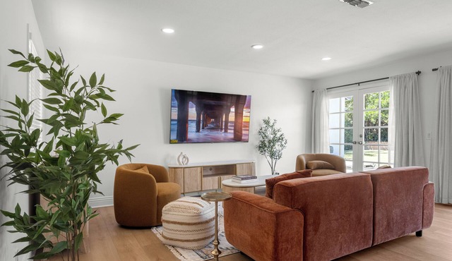 Charming 3-bedroom house in marvelous Los Angeles with AC