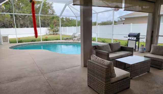 Charming 3bd/3bath with luxe pool, short drive to beaches and shops. in Parrish