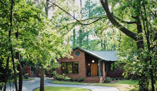 Charming 4-bedroom MidCentury Bungalow—Brand New! in Oxford