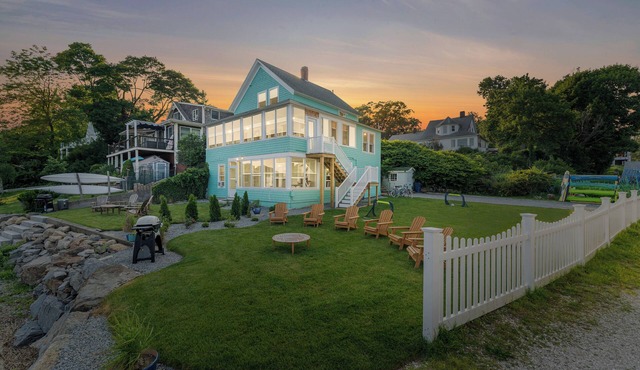 Charming 5-bedroom Beach House 15 minutes from Providence, RI in Warwick