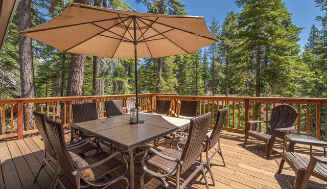 Charming Cabin~Deck~Fireplace~New Furniture~Full-Sized Washer Dryer~Loft~3 Bed 2 Bath