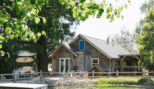 Charming Cottage on Winery Estate
