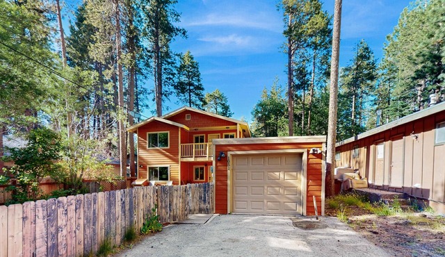 Charming dog-friendly home with a private hot tub & large fenced yard
